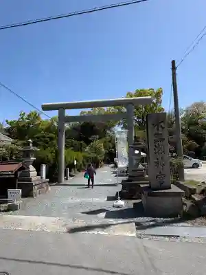 水無瀬神宮の{uncategorized: "未分類", other: "その他", undefined: "問題あり", building: "その他建物", grave: "お墓", sacred_gate: "鳥居", guardian: "狛犬", statue: "像", buddha: "仏像", history: "歴史", nature: "自然", garden: "庭園", animal: "動物", pagoda: "塔", temizu: "手水舎", mountain_gate: "山門・神門", sanctuary: "本殿・本堂", subordinate: "末社・摂社", art: "芸術", scenery: "景色", jizo: "地蔵", ema: "絵馬", goshuin: "御朱印", omikuji: "おみくじ", items: "授与品その他", amulet: "お守り", goshuincho: "御朱印帳", eats: "食事", festival: "お祭り", votive_dance: "神楽", shichigosan: "七五三参", wedding: "結婚式", experience: "体験その他", initially: "初詣", around: "周辺", anti_infection: "感染症対策"}