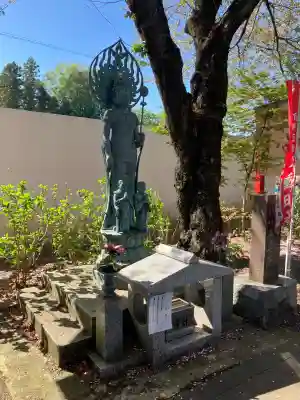 下野大師華蔵寺の{uncategorized: "未分類", other: "その他", undefined: "問題あり", building: "その他建物", grave: "お墓", sacred_gate: "鳥居", guardian: "狛犬", statue: "像", buddha: "仏像", history: "歴史", nature: "自然", garden: "庭園", animal: "動物", pagoda: "塔", temizu: "手水舎", mountain_gate: "山門・神門", sanctuary: "本殿・本堂", subordinate: "末社・摂社", art: "芸術", scenery: "景色", jizo: "地蔵", ema: "絵馬", goshuin: "御朱印", omikuji: "おみくじ", items: "授与品その他", amulet: "お守り", goshuincho: "御朱印帳", eats: "食事", festival: "お祭り", votive_dance: "神楽", shichigosan: "七五三参", wedding: "結婚式", experience: "体験その他", initially: "初詣", around: "周辺", anti_infection: "感染症対策"}
