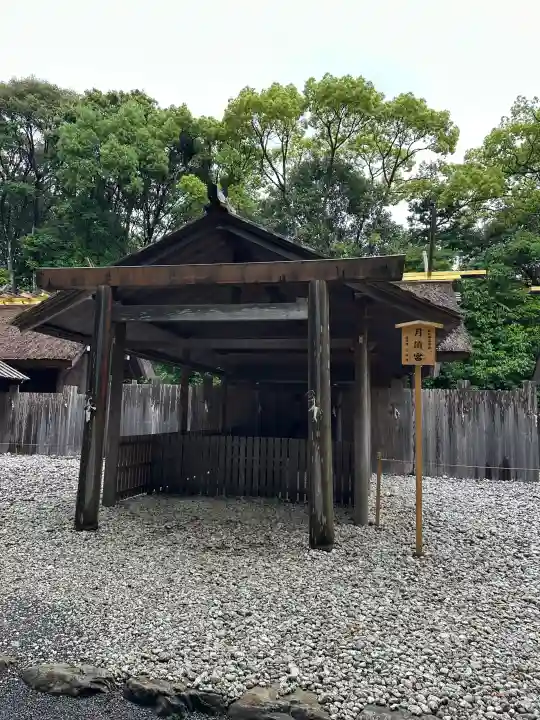 月讀宮(皇大神宮別宮)の{uncategorized: "未分類", other: "その他", undefined: "問題あり", building: "その他建物", grave: "お墓", sacred_gate: "鳥居", guardian: "狛犬", statue: "像", buddha: "仏像", history: "歴史", nature: "自然", garden: "庭園", animal: "動物", pagoda: "塔", temizu: "手水舎", mountain_gate: "山門・神門", sanctuary: "本殿・本堂", subordinate: "末社・摂社", art: "芸術", scenery: "景色", jizo: "地蔵", ema: "絵馬", goshuin: "御朱印", omikuji: "おみくじ", items: "授与品その他", amulet: "お守り", goshuincho: "御朱印帳", eats: "食事", festival: "お祭り", votive_dance: "神楽", shichigosan: "七五三参", wedding: "結婚式", experience: "体験その他", initially: "初詣", around: "周辺", anti_infection: "感染症対策"}