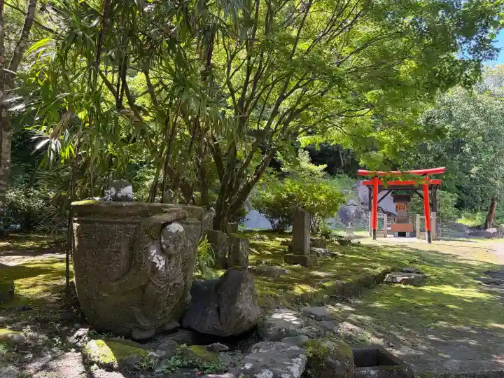 平松神社の{uncategorized: "未分類", other: "その他", undefined: "問題あり", building: "その他建物", grave: "お墓", sacred_gate: "鳥居", guardian: "狛犬", statue: "像", buddha: "仏像", history: "歴史", nature: "自然", garden: "庭園", animal: "動物", pagoda: "塔", temizu: "手水舎", mountain_gate: "山門・神門", sanctuary: "本殿・本堂", subordinate: "末社・摂社", art: "芸術", scenery: "景色", jizo: "地蔵", ema: "絵馬", goshuin: "御朱印", omikuji: "おみくじ", items: "授与品その他", amulet: "お守り", goshuincho: "御朱印帳", eats: "食事", festival: "お祭り", votive_dance: "神楽", shichigosan: "七五三参", wedding: "結婚式", experience: "体験その他", initially: "初詣", around: "周辺", anti_infection: "感染症対策"}