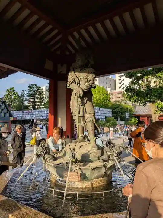 浅草寺の手水舎