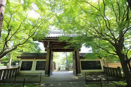 道場寺の山門