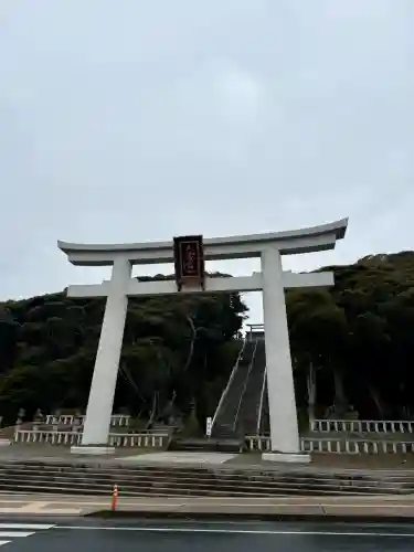 大洗磯前神社の{uncategorized: "未分類", other: "その他", undefined: "問題あり", building: "その他建物", grave: "お墓", sacred_gate: "鳥居", guardian: "狛犬", statue: "像", buddha: "仏像", history: "歴史", nature: "自然", garden: "庭園", animal: "動物", pagoda: "塔", temizu: "手水舎", mountain_gate: "山門・神門", sanctuary: "本殿・本堂", subordinate: "末社・摂社", art: "芸術", scenery: "景色", jizo: "地蔵", ema: "絵馬", goshuin: "御朱印", omikuji: "おみくじ", items: "授与品その他", amulet: "お守り", goshuincho: "御朱印帳", eats: "食事", festival: "お祭り", votive_dance: "神楽", shichigosan: "七五三参", wedding: "結婚式", experience: "体験その他", initially: "初詣", around: "周辺", anti_infection: "感染症対策"}