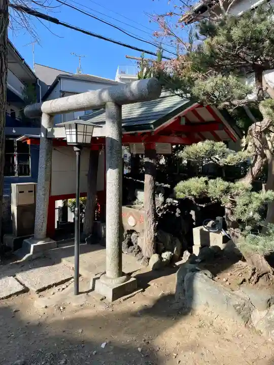 於玉稲荷神社の{uncategorized: "未分類", other: "その他", undefined: "問題あり", building: "その他建物", grave: "お墓", sacred_gate: "鳥居", guardian: "狛犬", statue: "像", buddha: "仏像", history: "歴史", nature: "自然", garden: "庭園", animal: "動物", pagoda: "塔", temizu: "手水舎", mountain_gate: "山門・神門", sanctuary: "本殿・本堂", subordinate: "末社・摂社", art: "芸術", scenery: "景色", jizo: "地蔵", ema: "絵馬", goshuin: "御朱印", omikuji: "おみくじ", items: "授与品その他", amulet: "お守り", goshuincho: "御朱印帳", eats: "食事", festival: "お祭り", votive_dance: "神楽", shichigosan: "七五三参", wedding: "結婚式", experience: "体験その他", initially: "初詣", around: "周辺", anti_infection: "感染症対策"}