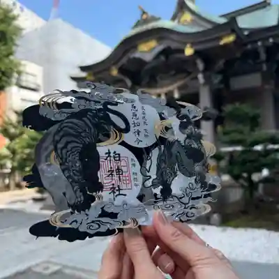 『タイガー＆ドラゴン』  初穂料1800円
力強い龍と虎をデザインした、限定の切り絵御朱印です。