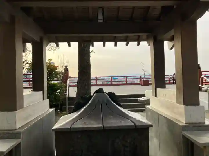 多摩川浅間神社の{uncategorized: "未分類", other: "その他", undefined: "問題あり", building: "その他建物", grave: "お墓", sacred_gate: "鳥居", guardian: "狛犬", statue: "像", buddha: "仏像", history: "歴史", nature: "自然", garden: "庭園", animal: "動物", pagoda: "塔", temizu: "手水舎", mountain_gate: "山門・神門", sanctuary: "本殿・本堂", subordinate: "末社・摂社", art: "芸術", scenery: "景色", jizo: "地蔵", ema: "絵馬", goshuin: "御朱印", omikuji: "おみくじ", items: "授与品その他", amulet: "お守り", goshuincho: "御朱印帳", eats: "食事", festival: "お祭り", votive_dance: "神楽", shichigosan: "七五三参", wedding: "結婚式", experience: "体験その他", initially: "初詣", around: "周辺", anti_infection: "感染症対策"}