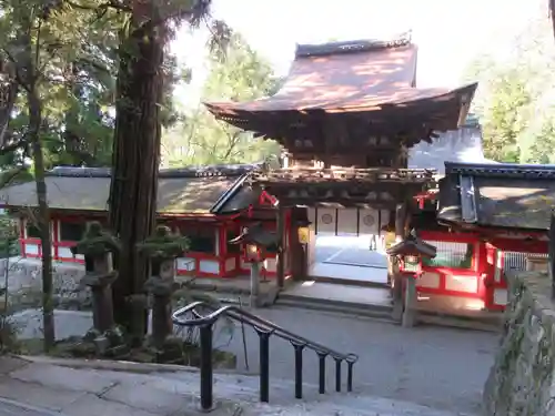 石上神宮の山門・神門