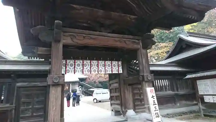 宇都宮二荒山神社の山門・神門