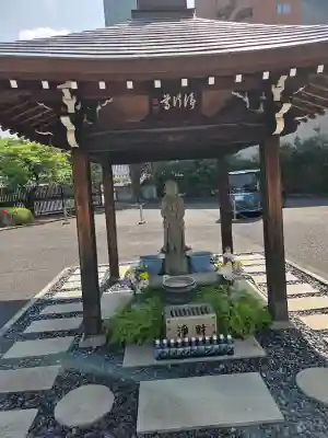 覚林寺の{uncategorized: "未分類", other: "その他", undefined: "問題あり", building: "その他建物", grave: "お墓", sacred_gate: "鳥居", guardian: "狛犬", statue: "像", buddha: "仏像", history: "歴史", nature: "自然", garden: "庭園", animal: "動物", pagoda: "塔", temizu: "手水舎", mountain_gate: "山門・神門", sanctuary: "本殿・本堂", subordinate: "末社・摂社", art: "芸術", scenery: "景色", jizo: "地蔵", ema: "絵馬", goshuin: "御朱印", omikuji: "おみくじ", items: "授与品その他", amulet: "お守り", goshuincho: "御朱印帳", eats: "食事", festival: "お祭り", votive_dance: "神楽", shichigosan: "七五三参", wedding: "結婚式", experience: "体験その他", initially: "初詣", around: "周辺", anti_infection: "感染症対策"}