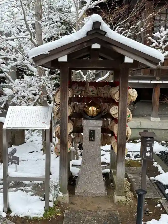 行田八幡神社の{uncategorized: "未分類", other: "その他", undefined: "問題あり", building: "その他建物", grave: "お墓", sacred_gate: "鳥居", guardian: "狛犬", statue: "像", buddha: "仏像", history: "歴史", nature: "自然", garden: "庭園", animal: "動物", pagoda: "塔", temizu: "手水舎", mountain_gate: "山門・神門", sanctuary: "本殿・本堂", subordinate: "末社・摂社", art: "芸術", scenery: "景色", jizo: "地蔵", ema: "絵馬", goshuin: "御朱印", omikuji: "おみくじ", items: "授与品その他", amulet: "お守り", goshuincho: "御朱印帳", eats: "食事", festival: "お祭り", votive_dance: "神楽", shichigosan: "七五三参", wedding: "結婚式", experience: "体験その他", initially: "初詣", around: "周辺", anti_infection: "感染症対策"}