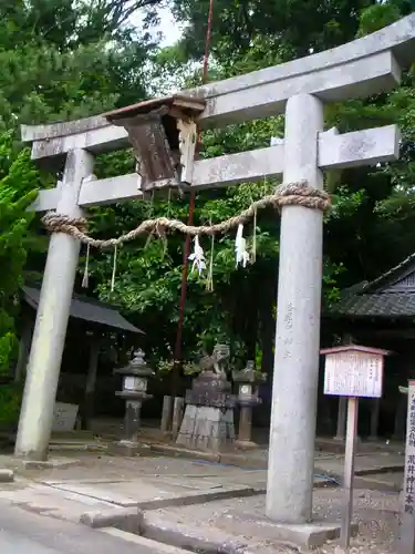 荒井神社の鳥居