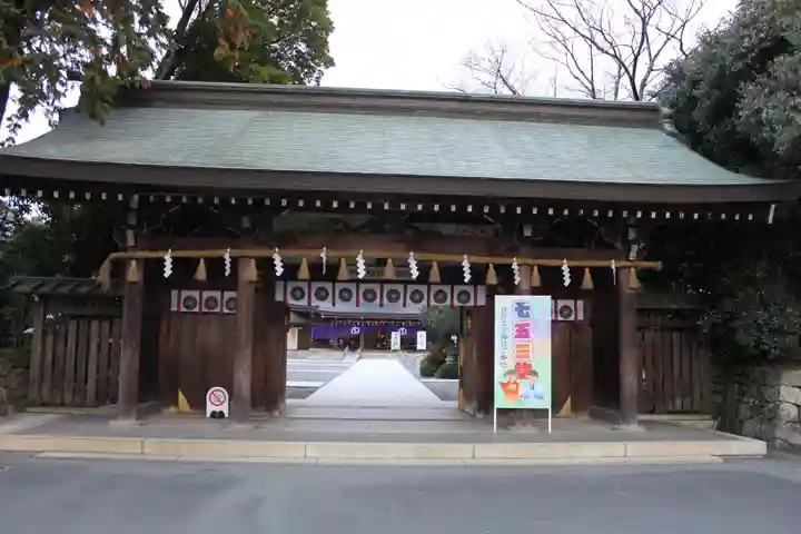 砥鹿神社(里宮)の山門・神門