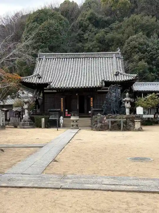 西国寺の{uncategorized: "未分類", other: "その他", undefined: "問題あり", building: "その他建物", grave: "お墓", sacred_gate: "鳥居", guardian: "狛犬", statue: "像", buddha: "仏像", history: "歴史", nature: "自然", garden: "庭園", animal: "動物", pagoda: "塔", temizu: "手水舎", mountain_gate: "山門・神門", sanctuary: "本殿・本堂", subordinate: "末社・摂社", art: "芸術", scenery: "景色", jizo: "地蔵", ema: "絵馬", goshuin: "御朱印", omikuji: "おみくじ", items: "授与品その他", amulet: "お守り", goshuincho: "御朱印帳", eats: "食事", festival: "お祭り", votive_dance: "神楽", shichigosan: "七五三参", wedding: "結婚式", experience: "体験その他", initially: "初詣", around: "周辺", anti_infection: "感染症対策"}