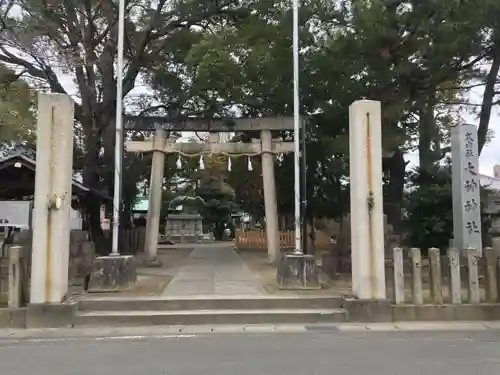 大神神社（花池）の鳥居