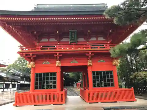 穴八幡宮の山門・神門