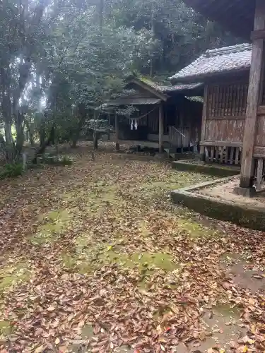 金﨑神社の{uncategorized: "未分類", other: "その他", undefined: "問題あり", building: "その他建物", grave: "お墓", sacred_gate: "鳥居", guardian: "狛犬", statue: "像", buddha: "仏像", history: "歴史", nature: "自然", garden: "庭園", animal: "動物", pagoda: "塔", temizu: "手水舎", mountain_gate: "山門・神門", sanctuary: "本殿・本堂", subordinate: "末社・摂社", art: "芸術", scenery: "景色", jizo: "地蔵", ema: "絵馬", goshuin: "御朱印", omikuji: "おみくじ", items: "授与品その他", amulet: "お守り", goshuincho: "御朱印帳", eats: "食事", festival: "お祭り", votive_dance: "神楽", shichigosan: "七五三参", wedding: "結婚式", experience: "体験その他", initially: "初詣", around: "周辺", anti_infection: "感染症対策"}