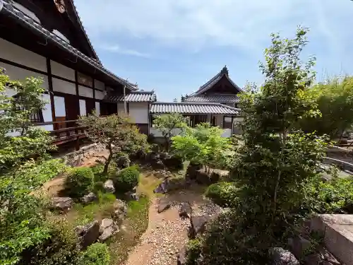 興聖寺（興聖寶林禅寺）の{uncategorized: "未分類", other: "その他", undefined: "問題あり", building: "その他建物", grave: "お墓", sacred_gate: "鳥居", guardian: "狛犬", statue: "像", buddha: "仏像", history: "歴史", nature: "自然", garden: "庭園", animal: "動物", pagoda: "塔", temizu: "手水舎", mountain_gate: "山門・神門", sanctuary: "本殿・本堂", subordinate: "末社・摂社", art: "芸術", scenery: "景色", jizo: "地蔵", ema: "絵馬", goshuin: "御朱印", omikuji: "おみくじ", items: "授与品その他", amulet: "お守り", goshuincho: "御朱印帳", eats: "食事", festival: "お祭り", votive_dance: "神楽", shichigosan: "七五三参", wedding: "結婚式", experience: "体験その他", initially: "初詣", around: "周辺", anti_infection: "感染症対策"}