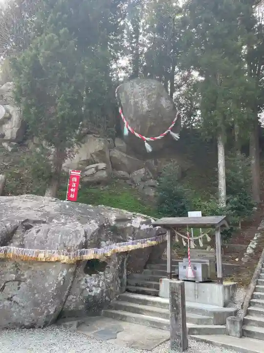 釣石神社の{uncategorized: "未分類", other: "その他", undefined: "問題あり", building: "その他建物", grave: "お墓", sacred_gate: "鳥居", guardian: "狛犬", statue: "像", buddha: "仏像", history: "歴史", nature: "自然", garden: "庭園", animal: "動物", pagoda: "塔", temizu: "手水舎", mountain_gate: "山門・神門", sanctuary: "本殿・本堂", subordinate: "末社・摂社", art: "芸術", scenery: "景色", jizo: "地蔵", ema: "絵馬", goshuin: "御朱印", omikuji: "おみくじ", items: "授与品その他", amulet: "お守り", goshuincho: "御朱印帳", eats: "食事", festival: "お祭り", votive_dance: "神楽", shichigosan: "七五三参", wedding: "結婚式", experience: "体験その他", initially: "初詣", around: "周辺", anti_infection: "感染症対策"}