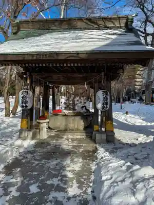 彌彦神社　(伊夜日子神社)の手水舎