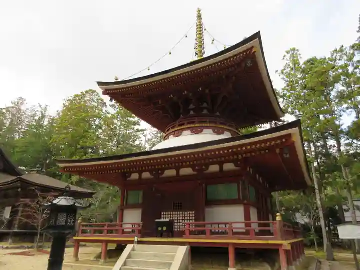 壇上伽藍の本殿・本堂