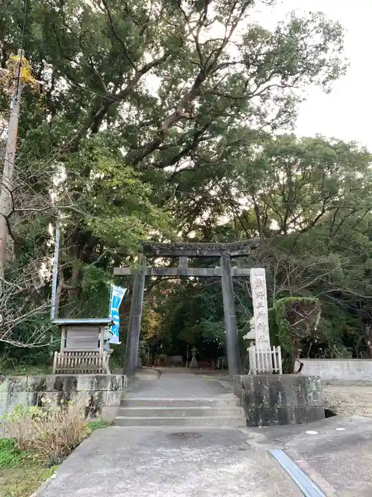 熊野三所神社の鳥居