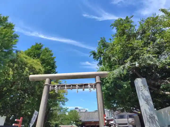 浅草神社の鳥居