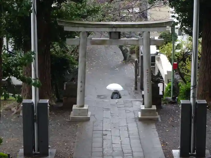弥生神社の鳥居