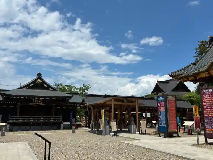 大杉神社 境内社 勝馬神社の{uncategorized: "未分類", other: "その他", undefined: "問題あり", building: "その他建物", grave: "お墓", sacred_gate: "鳥居", guardian: "狛犬", statue: "像", buddha: "仏像", history: "歴史", nature: "自然", garden: "庭園", animal: "動物", pagoda: "塔", temizu: "手水舎", mountain_gate: "山門・神門", sanctuary: "本殿・本堂", subordinate: "末社・摂社", art: "芸術", scenery: "景色", jizo: "地蔵", ema: "絵馬", goshuin: "御朱印", omikuji: "おみくじ", items: "授与品その他", amulet: "お守り", goshuincho: "御朱印帳", eats: "食事", festival: "お祭り", votive_dance: "神楽", shichigosan: "七五三参", wedding: "結婚式", experience: "体験その他", initially: "初詣", around: "周辺", anti_infection: "感染症対策"}