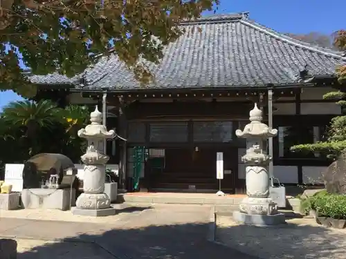 光明寺（とら薬師）の本殿・本堂