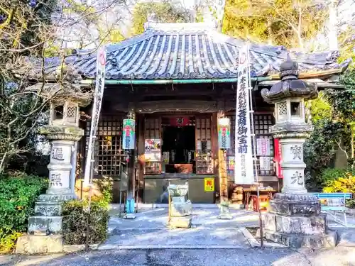 弥勒寺の本殿