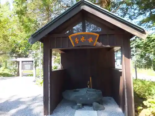 由仁神社の手水舎