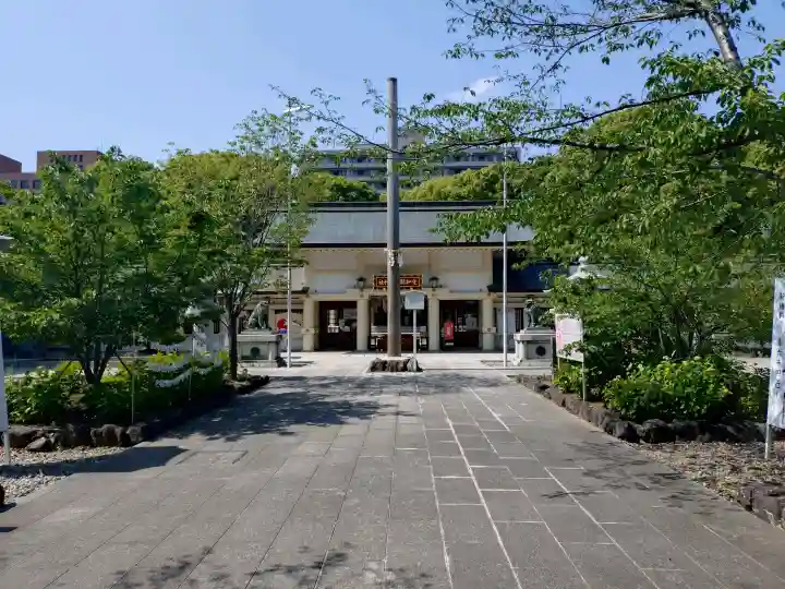 愛知縣護國神社の{uncategorized: "未分類", other: "その他", undefined: "問題あり", building: "その他建物", grave: "お墓", sacred_gate: "鳥居", guardian: "狛犬", statue: "像", buddha: "仏像", history: "歴史", nature: "自然", garden: "庭園", animal: "動物", pagoda: "塔", temizu: "手水舎", mountain_gate: "山門・神門", sanctuary: "本殿・本堂", subordinate: "末社・摂社", art: "芸術", scenery: "景色", jizo: "地蔵", ema: "絵馬", goshuin: "御朱印", omikuji: "おみくじ", items: "授与品その他", amulet: "お守り", goshuincho: "御朱印帳", eats: "食事", festival: "お祭り", votive_dance: "神楽", shichigosan: "七五三参", wedding: "結婚式", experience: "体験その他", initially: "初詣", around: "周辺", anti_infection: "感染症対策"}