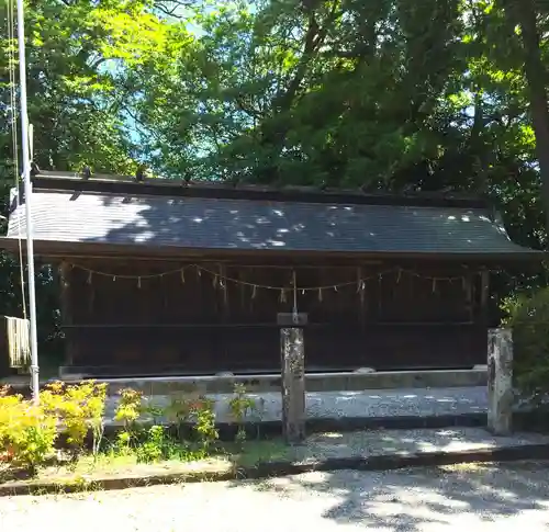 倭白山比咩神社（南出）の末社・摂社