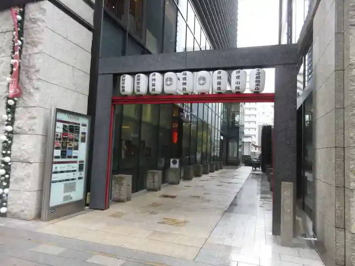 福徳神社(芽吹稲荷)の鳥居