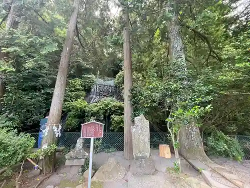 瀧川神社の庭園