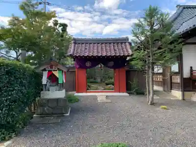 芳春寺の山門・神門