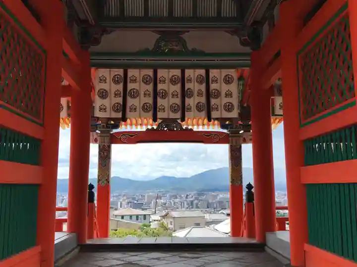 清水寺の山門・神門