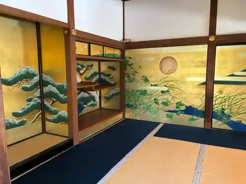 圓徳院の{uncategorized: "未分類", other: "その他", undefined: "問題あり", building: "その他建物", grave: "お墓", sacred_gate: "鳥居", guardian: "狛犬", statue: "像", buddha: "仏像", history: "歴史", nature: "自然", garden: "庭園", animal: "動物", pagoda: "塔", temizu: "手水舎", mountain_gate: "山門・神門", sanctuary: "本殿・本堂", subordinate: "末社・摂社", art: "芸術", scenery: "景色", jizo: "地蔵", ema: "絵馬", goshuin: "御朱印", omikuji: "おみくじ", items: "授与品その他", amulet: "お守り", goshuincho: "御朱印帳", eats: "食事", festival: "お祭り", votive_dance: "神楽", shichigosan: "七五三参", wedding: "結婚式", experience: "体験その他", initially: "初詣", around: "周辺", anti_infection: "感染症対策"}