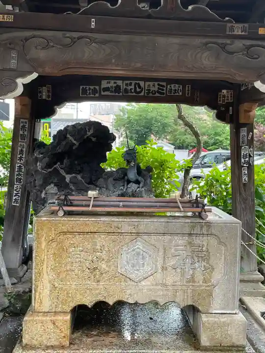 白山神社の手水舎