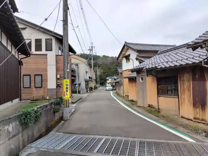 若狭姫神社(若狭彦神社下社)の{uncategorized: "未分類", other: "その他", undefined: "問題あり", building: "その他建物", grave: "お墓", sacred_gate: "鳥居", guardian: "狛犬", statue: "像", buddha: "仏像", history: "歴史", nature: "自然", garden: "庭園", animal: "動物", pagoda: "塔", temizu: "手水舎", mountain_gate: "山門・神門", sanctuary: "本殿・本堂", subordinate: "末社・摂社", art: "芸術", scenery: "景色", jizo: "地蔵", ema: "絵馬", goshuin: "御朱印", omikuji: "おみくじ", items: "授与品その他", amulet: "お守り", goshuincho: "御朱印帳", eats: "食事", festival: "お祭り", votive_dance: "神楽", shichigosan: "七五三参", wedding: "結婚式", experience: "体験その他", initially: "初詣", around: "周辺", anti_infection: "感染症対策"}