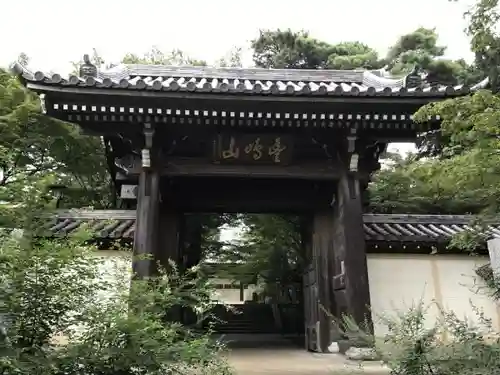 道場寺の山門