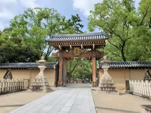 西宮神社の山門