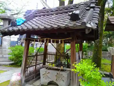 神明社の手水舎