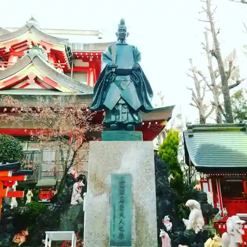 京濱伏見稲荷神社の像