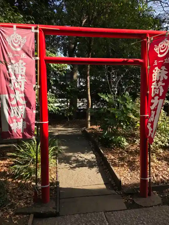 鎮守氷川神社の{uncategorized: "未分類", other: "その他", undefined: "問題あり", building: "その他建物", grave: "お墓", sacred_gate: "鳥居", guardian: "狛犬", statue: "像", buddha: "仏像", history: "歴史", nature: "自然", garden: "庭園", animal: "動物", pagoda: "塔", temizu: "手水舎", mountain_gate: "山門・神門", sanctuary: "本殿・本堂", subordinate: "末社・摂社", art: "芸術", scenery: "景色", jizo: "地蔵", ema: "絵馬", goshuin: "御朱印", omikuji: "おみくじ", items: "授与品その他", amulet: "お守り", goshuincho: "御朱印帳", eats: "食事", festival: "お祭り", votive_dance: "神楽", shichigosan: "七五三参", wedding: "結婚式", experience: "体験その他", initially: "初詣", around: "周辺", anti_infection: "感染症対策"}