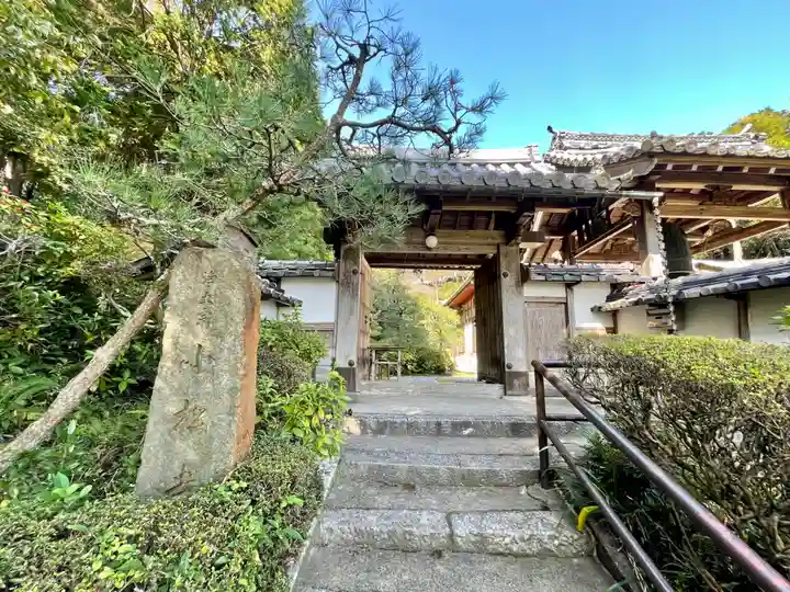 小松寺の山門・神門