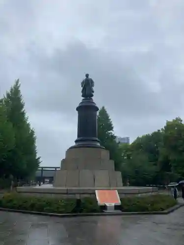 靖國神社の像