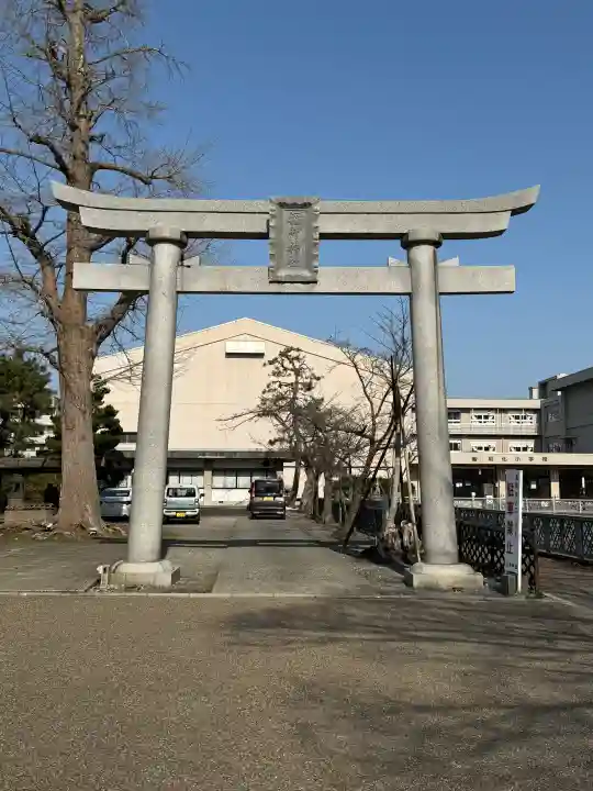 福井神社の{uncategorized: "未分類", other: "その他", undefined: "問題あり", building: "その他建物", grave: "お墓", sacred_gate: "鳥居", guardian: "狛犬", statue: "像", buddha: "仏像", history: "歴史", nature: "自然", garden: "庭園", animal: "動物", pagoda: "塔", temizu: "手水舎", mountain_gate: "山門・神門", sanctuary: "本殿・本堂", subordinate: "末社・摂社", art: "芸術", scenery: "景色", jizo: "地蔵", ema: "絵馬", goshuin: "御朱印", omikuji: "おみくじ", items: "授与品その他", amulet: "お守り", goshuincho: "御朱印帳", eats: "食事", festival: "お祭り", votive_dance: "神楽", shichigosan: "七五三参", wedding: "結婚式", experience: "体験その他", initially: "初詣", around: "周辺", anti_infection: "感染症対策"}