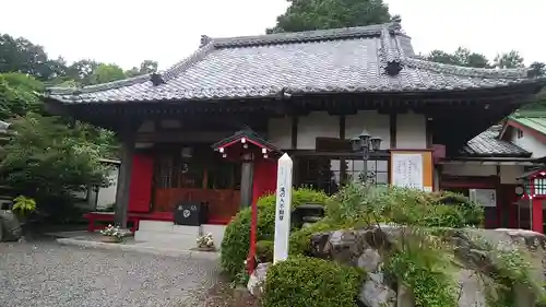 龍の入不動尊の本殿・本堂