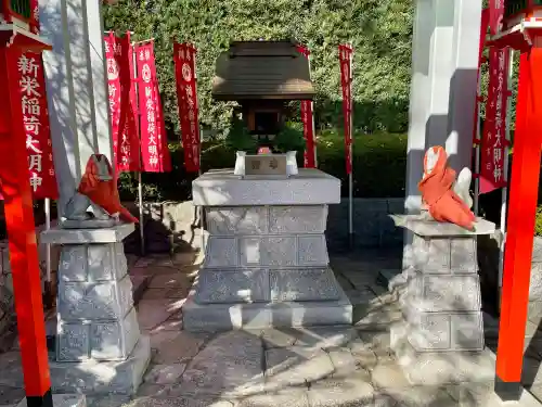 新栄稲荷神社の{uncategorized: "未分類", other: "その他", undefined: "問題あり", building: "その他建物", grave: "お墓", sacred_gate: "鳥居", guardian: "狛犬", statue: "像", buddha: "仏像", history: "歴史", nature: "自然", garden: "庭園", animal: "動物", pagoda: "塔", temizu: "手水舎", mountain_gate: "山門・神門", sanctuary: "本殿・本堂", subordinate: "末社・摂社", art: "芸術", scenery: "景色", jizo: "地蔵", ema: "絵馬", goshuin: "御朱印", omikuji: "おみくじ", items: "授与品その他", amulet: "お守り", goshuincho: "御朱印帳", eats: "食事", festival: "お祭り", votive_dance: "神楽", shichigosan: "七五三参", wedding: "結婚式", experience: "体験その他", initially: "初詣", around: "周辺", anti_infection: "感染症対策"}